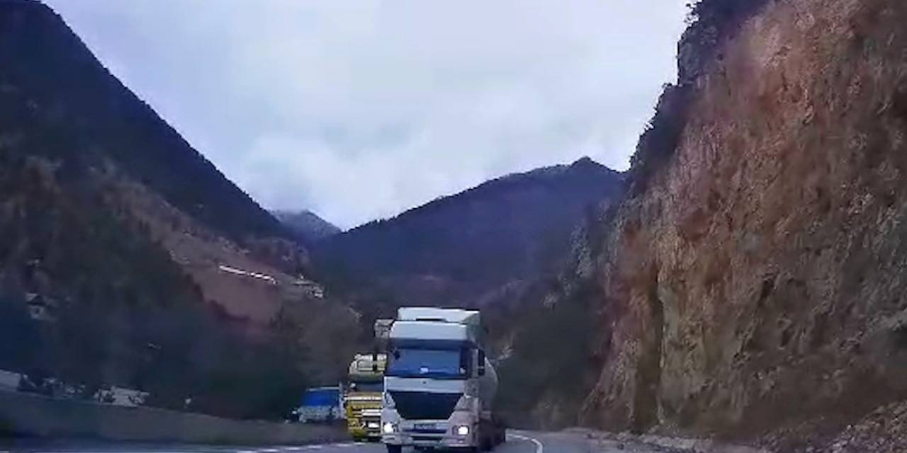 Gümüşhane-kürtün Yolunda Facia Sürücünün Dikkati Sayesinde Atlatıldı