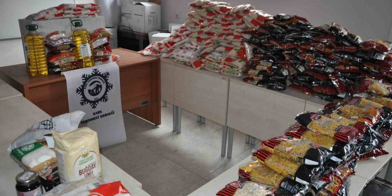 Kars’ta Yardımeli Derneği’nden Ramazan Yardımı
