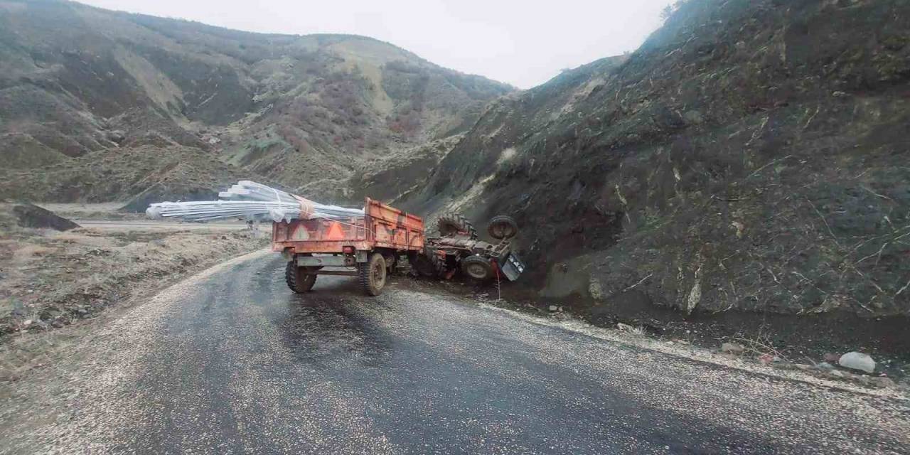 Devrilen Traktörün Altında Kalan Sürücü Yaralandı
