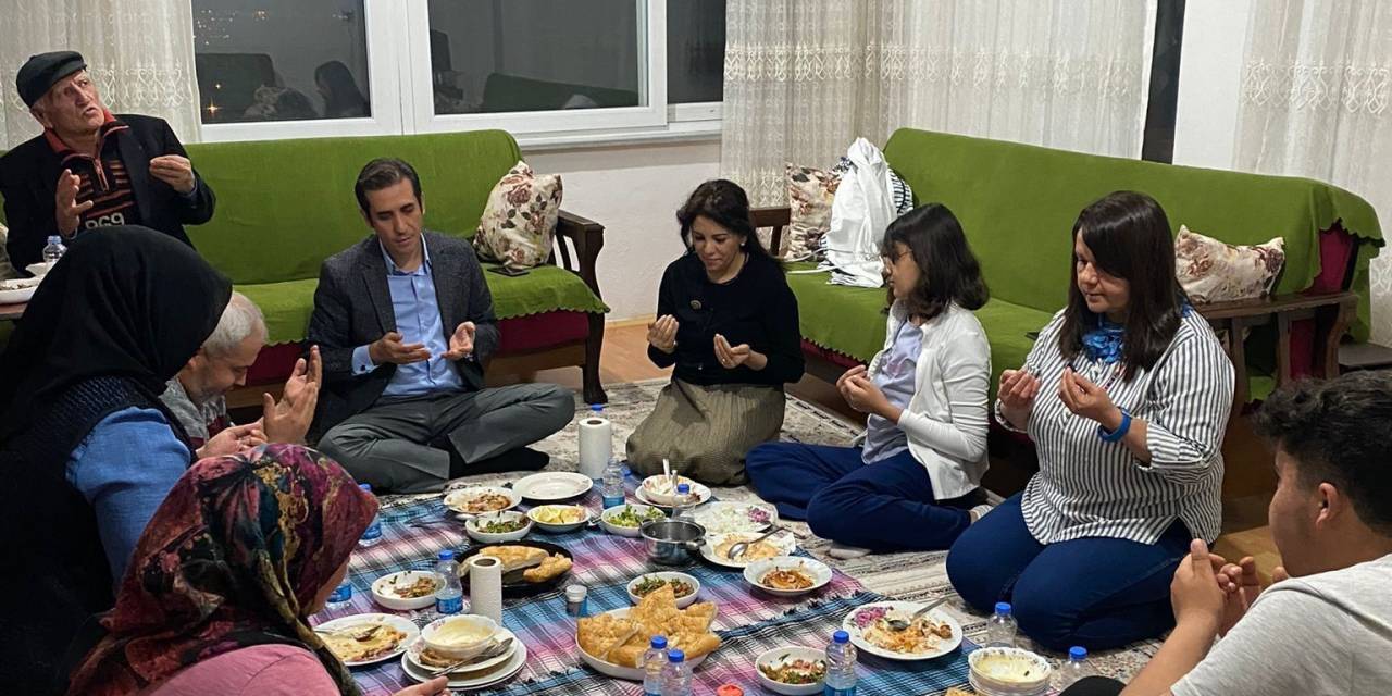 Kaymakam Topsakaloğlu, İftarda Vatandaşların Evine Konuk Oluyor