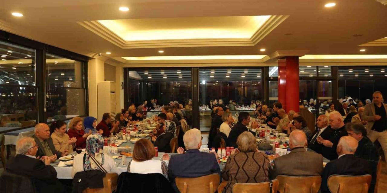 Başkan Deveciler Şehit Ve Gazi Ailelerine İftar Verdi