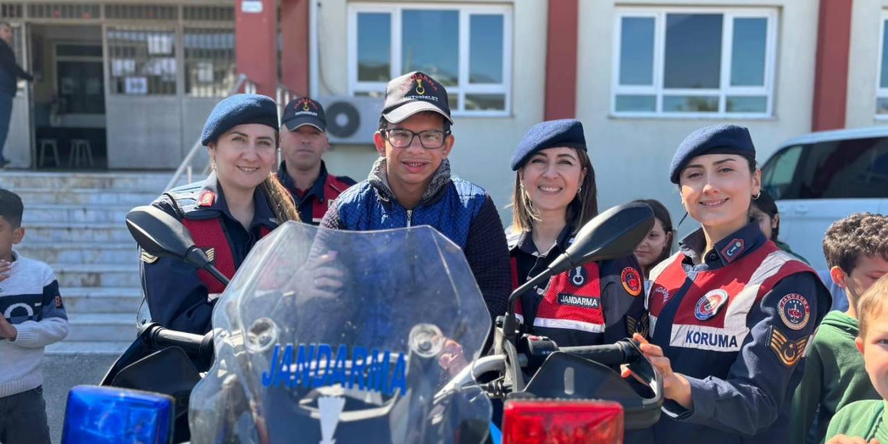Jandarma Down Sendromlu Çocukları Unutmadı
