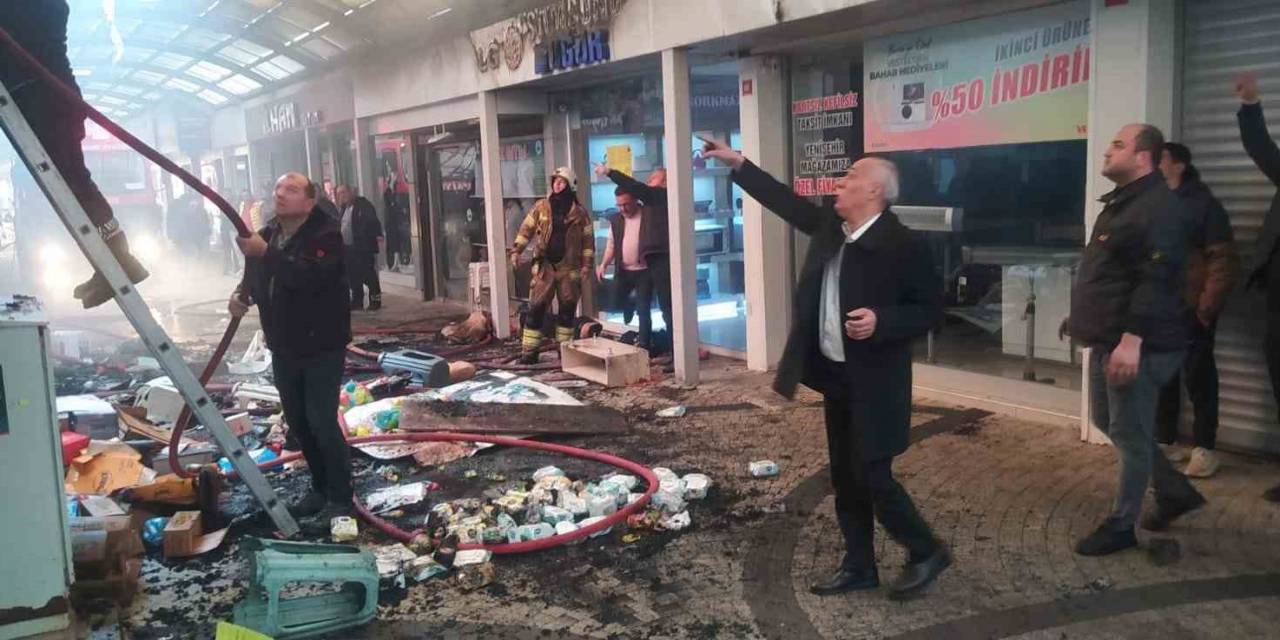 Bursa’da Tarihi Balibey Han Çarşısı’nda Korkutan Yangın