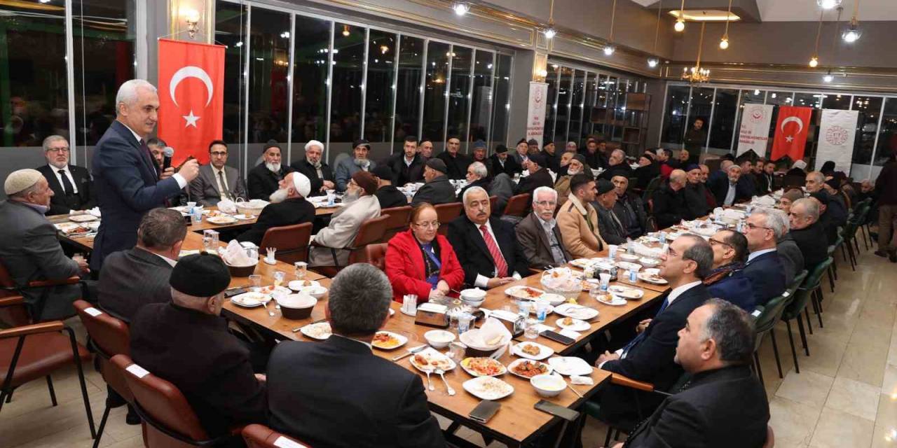 Muş’ta Yaşlılar İftarda Buluştu