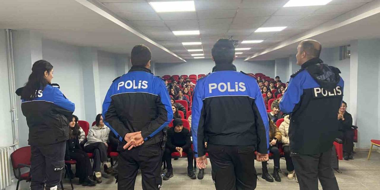 Yüksekova Polisi 4 Bin Öğrenciye Siber Suçları Anlattı