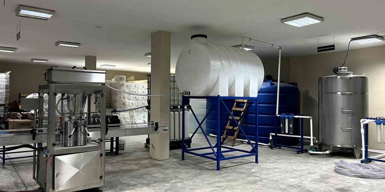 Mersin’de Sahte Alkol Tesisi Ortaya Çıkarıldı: 20 Ton Etil Alkol Ele Geçirildi