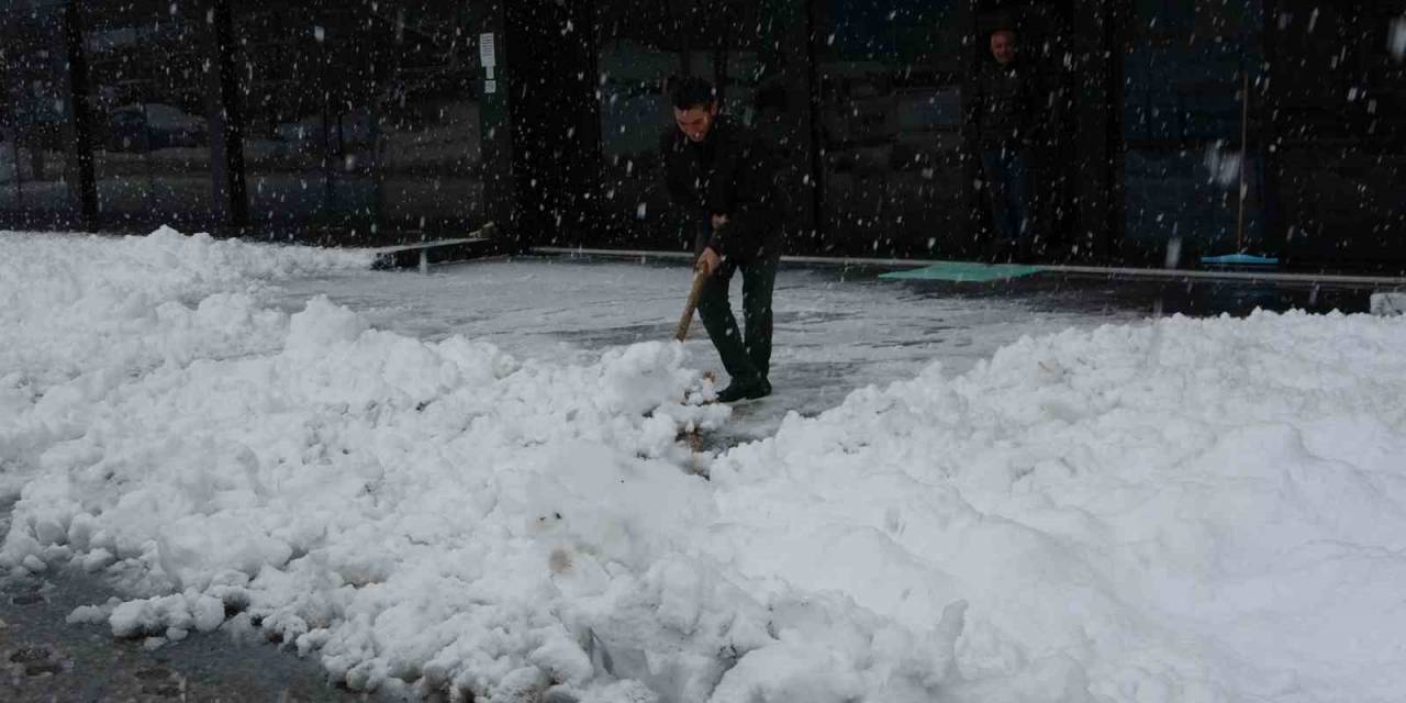 Bitlis’te Okullar Tatil Edildi, 63 Köy Yolu Ulaşıma Kapandı