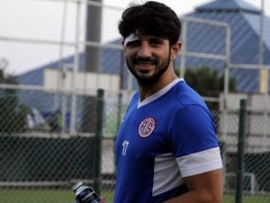 Antalyasporlu Can’a 10 Dikiş
