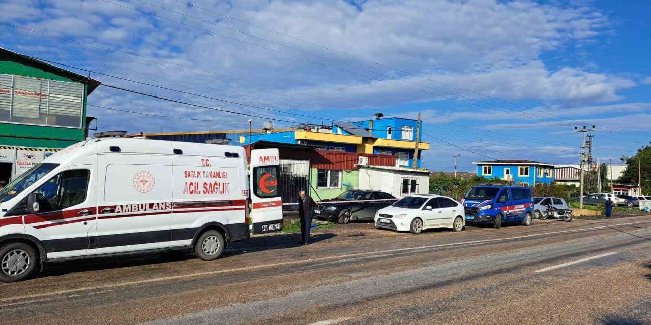 Motosikletli Şahıstan İş Yerine Silahlı Saldırı: Dayı Ve Yeğen Yaralandı