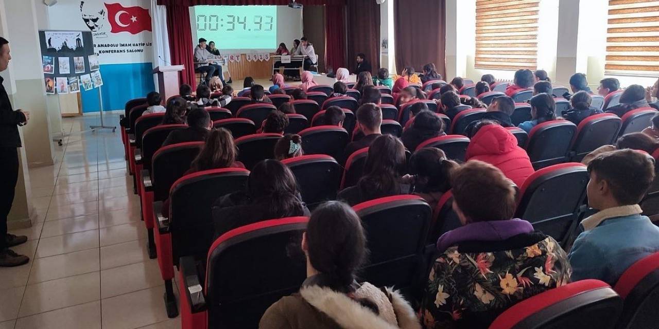 Çıldır’da Öğrenciler Münazarada Buluştu