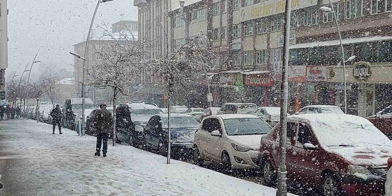 Erzurum’da Kar Yağışı Etkili Oluyor, 147 Köy Yolu Ulaşıma Kapalı