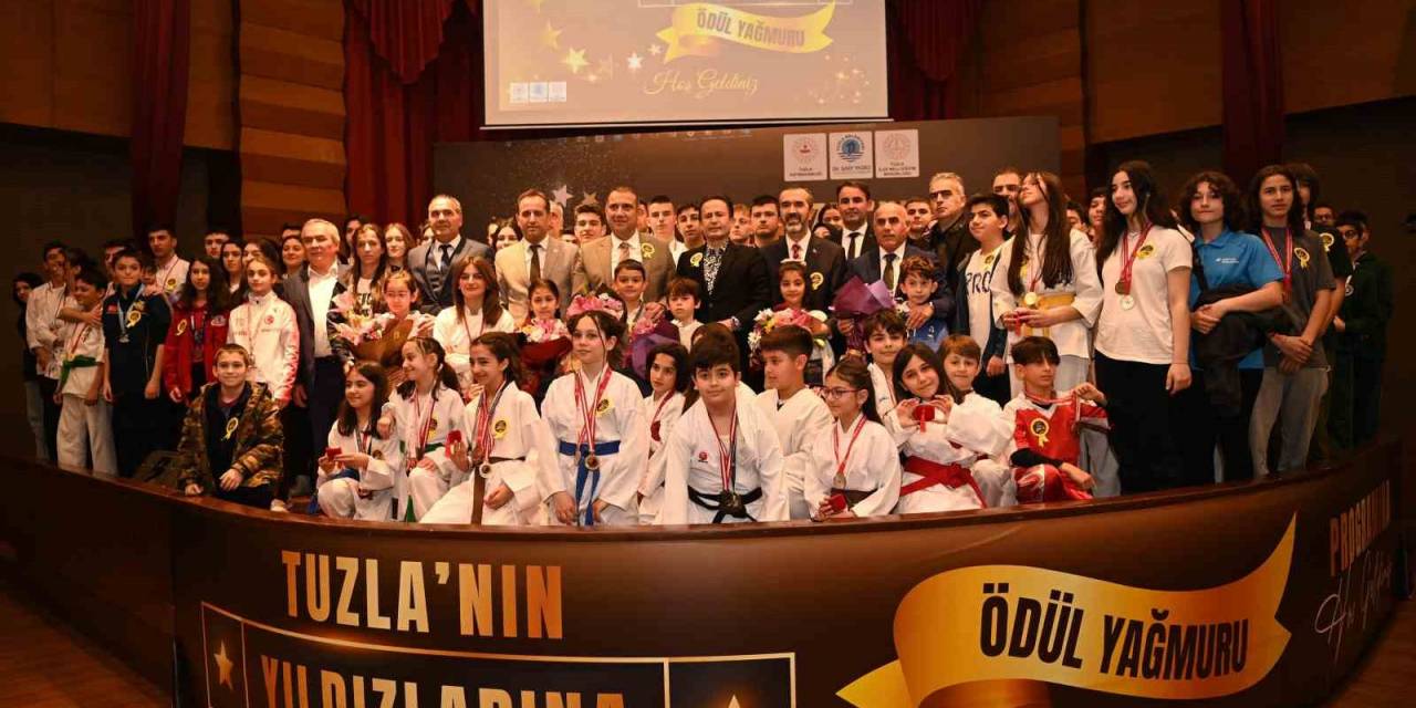9. Tuzla’nın Yıldızlarına Ödül Yağmuru’nda 104 Öğrenci Ödüllendirildi