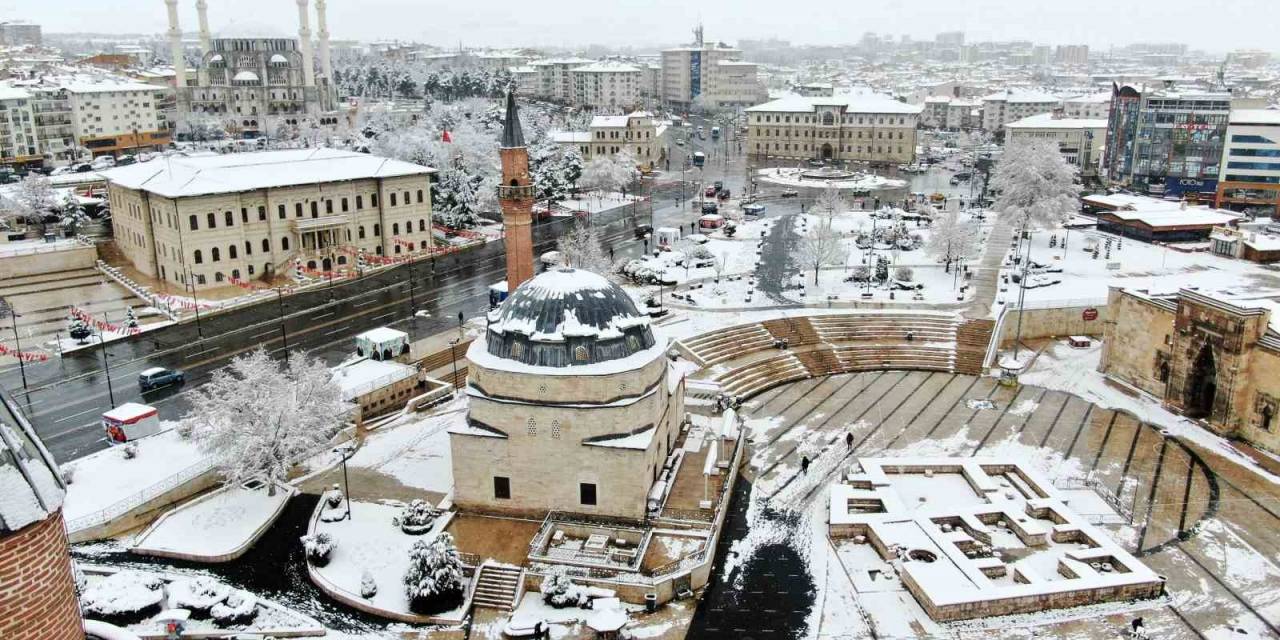 Bahar Karı Hayrete Düşürdü