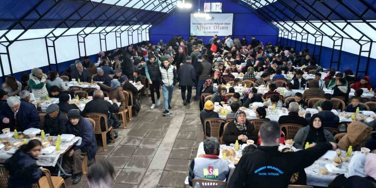 Aksaray Belediyesi Her Gün 3 Bin Vatandaşı Aynı Sofrada Buluşturuyor