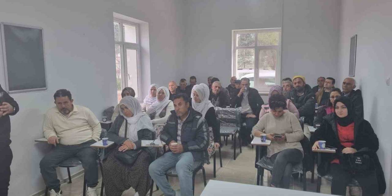 Eskişehir Sarıcakaya’da Tarımda Kalıntı İle Mücadele Kapsamında Bilgilendirme Toplantısı Düzenlendi