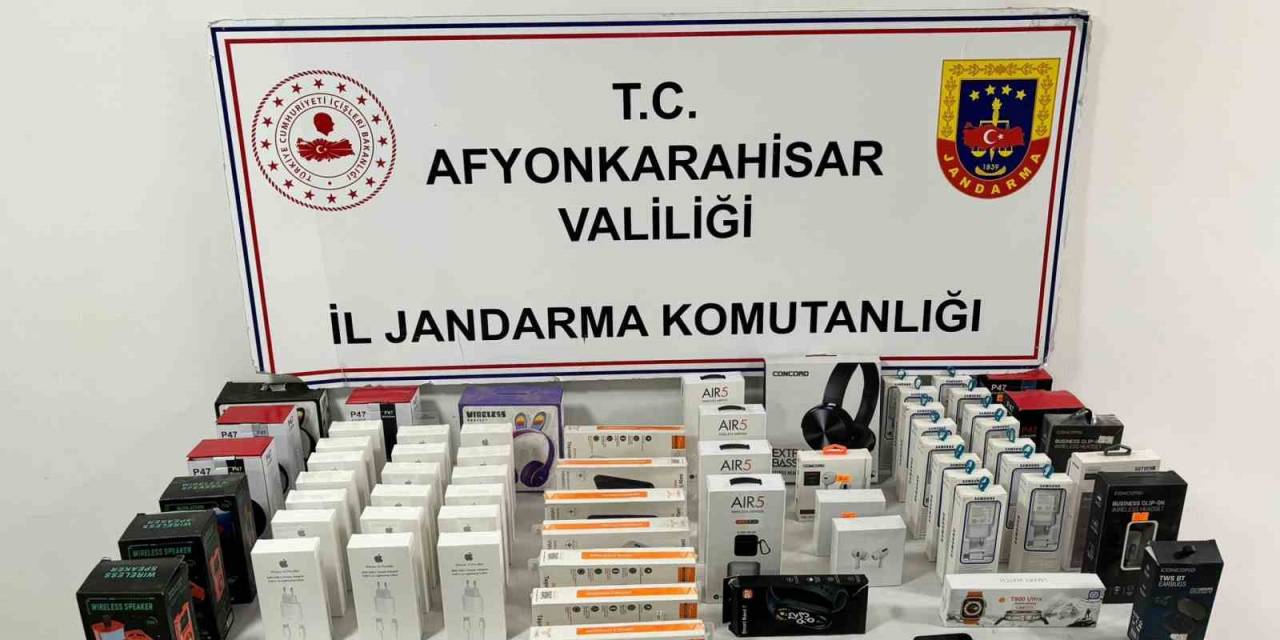 Kaçak Telefon Satan İşyerine Baskın Yapıldı