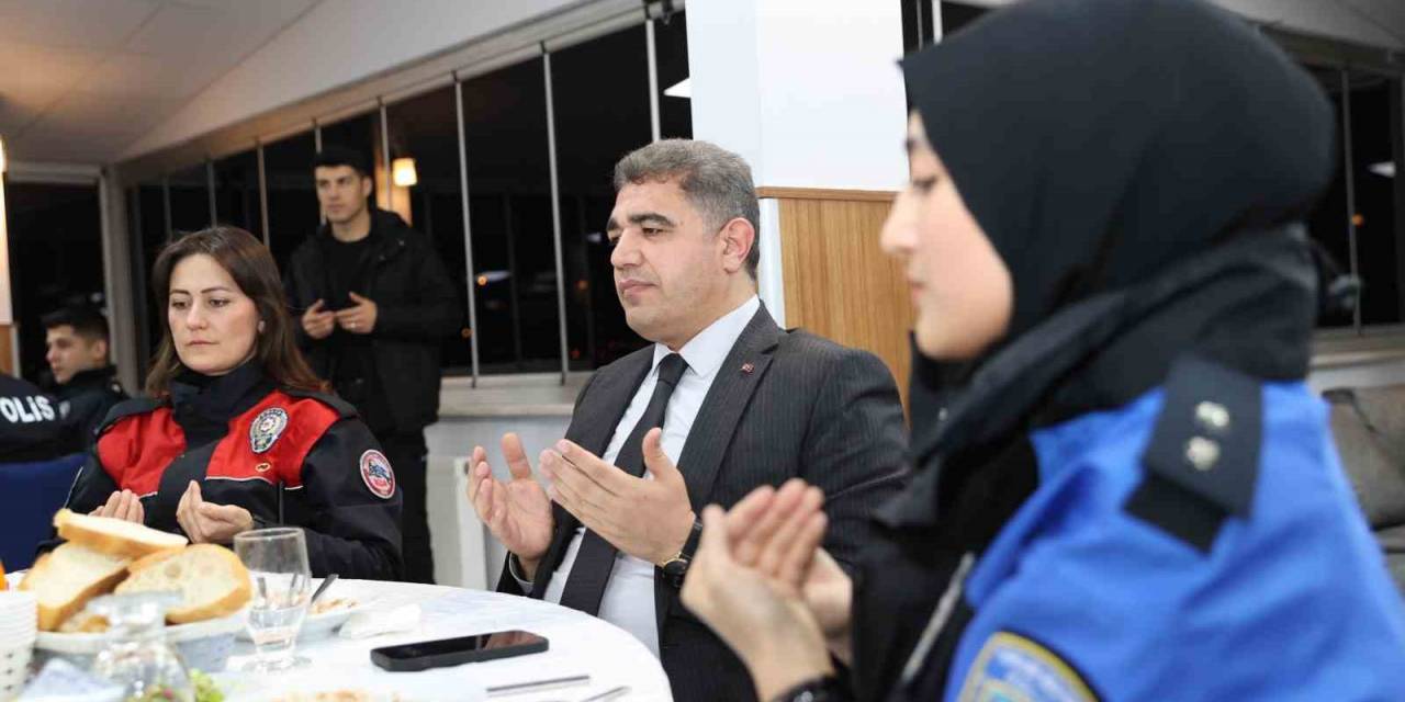Vali Aslan İftarını Polisle Yaptı