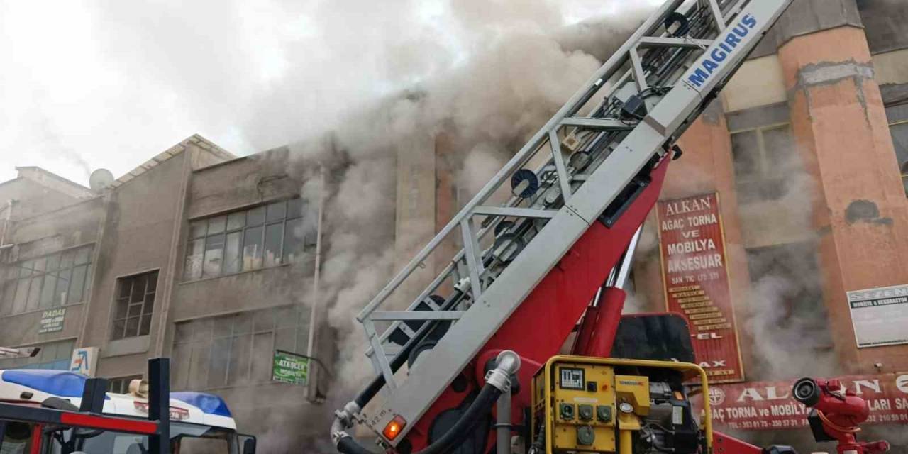 Ankara’da Torna Ve Mobilya Atölyesinde Yangın