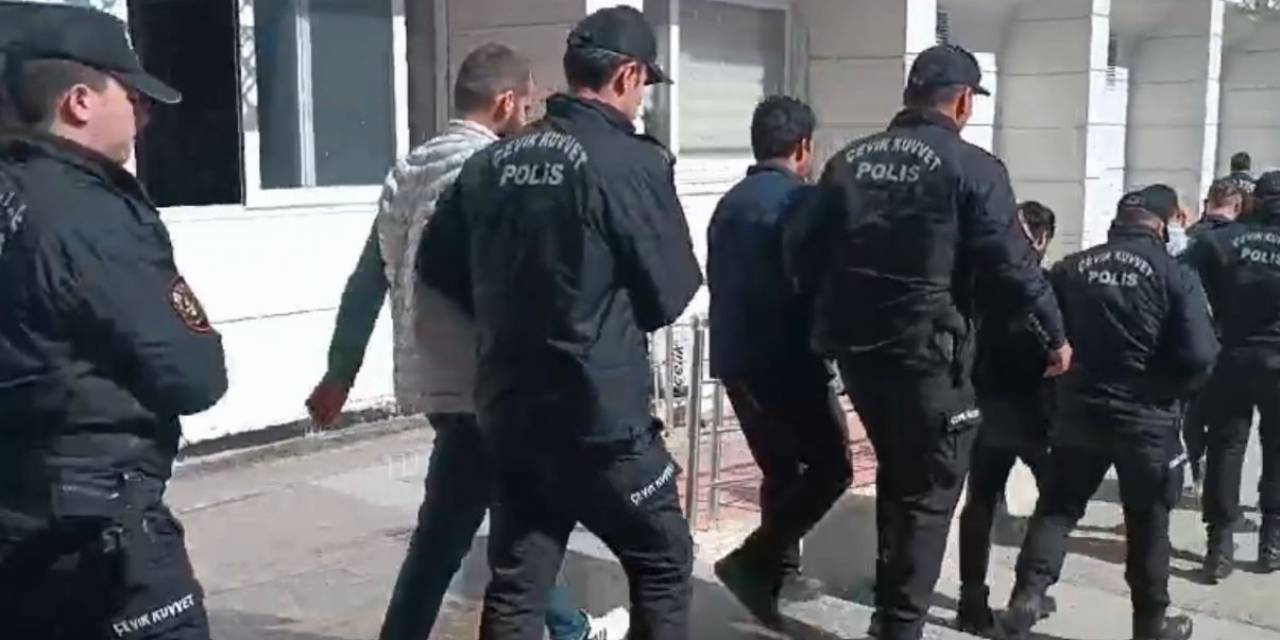 Mersin’de Aranan Şahıslara Şafak Operasyonu: 88 Kişi Yakalandı