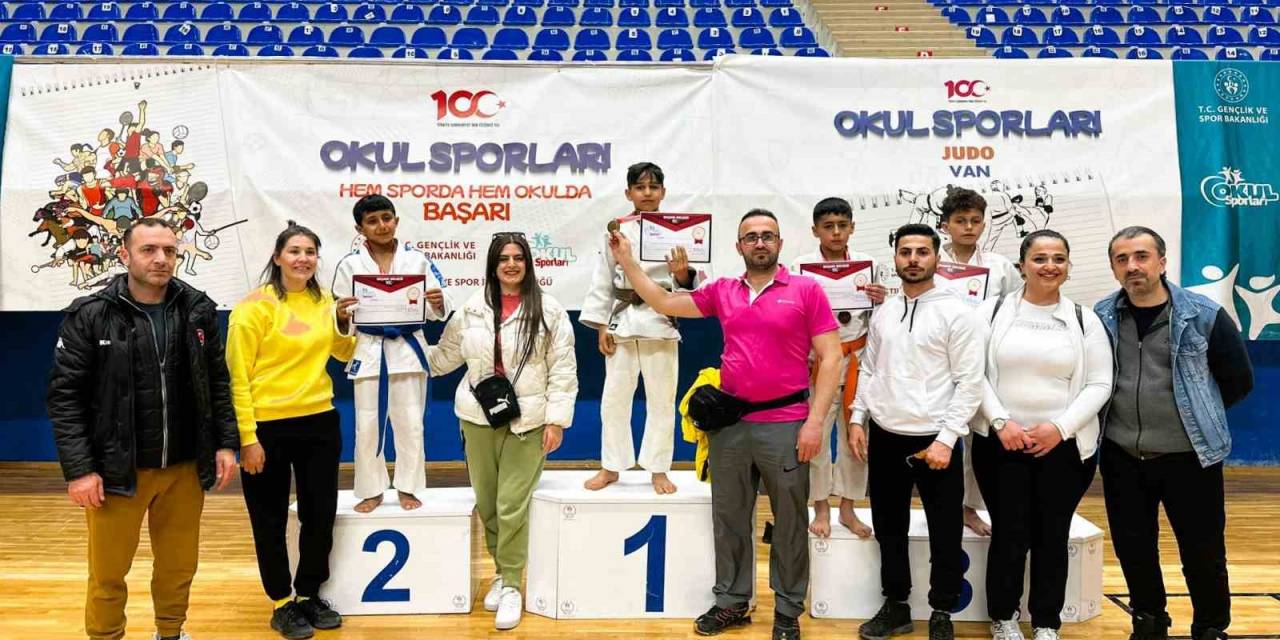 Dbb’nin Başarılı Sporcuları Madalya Kazandı