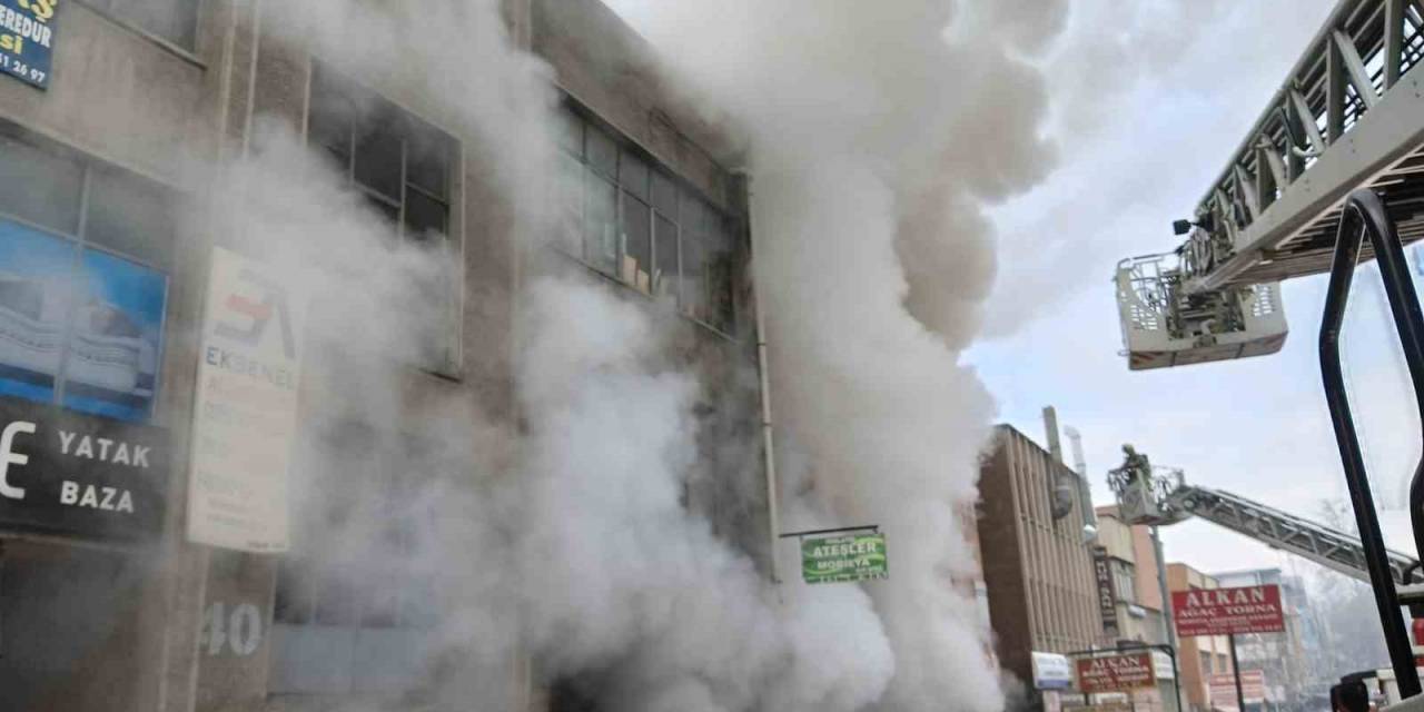 Başkentteki İmalathane Yangını Kontrol Altına Alındı