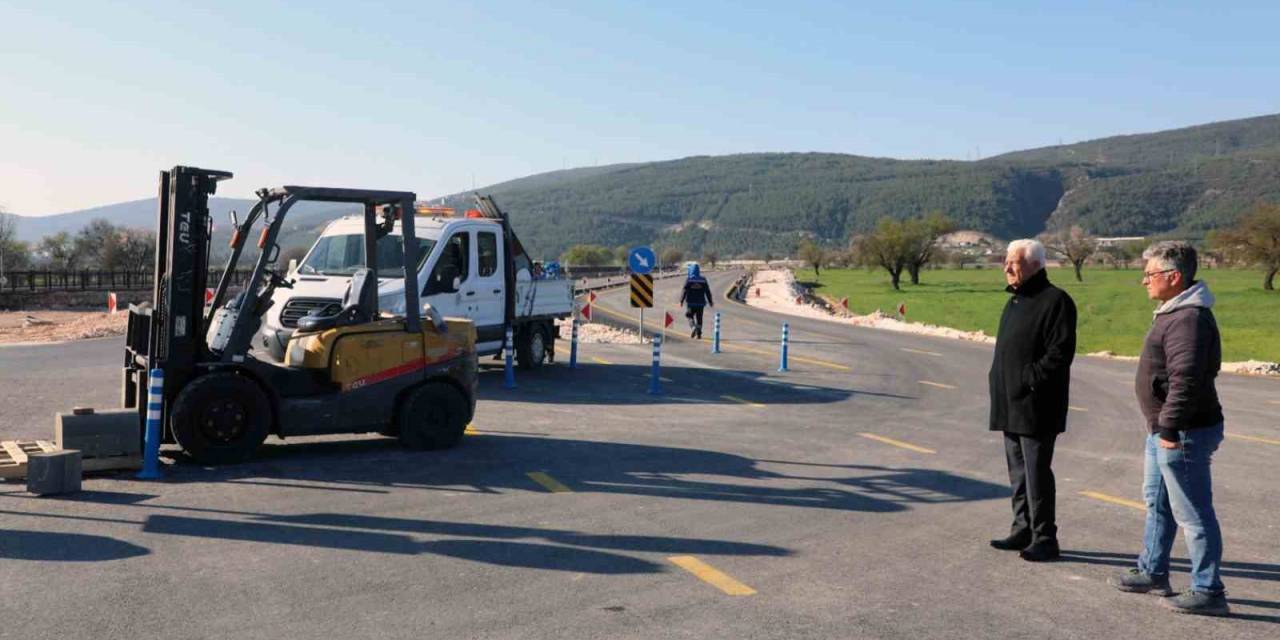 Başkan Gürün Menteşe’de Devam Eden Yol Çalışmasını İnceledi