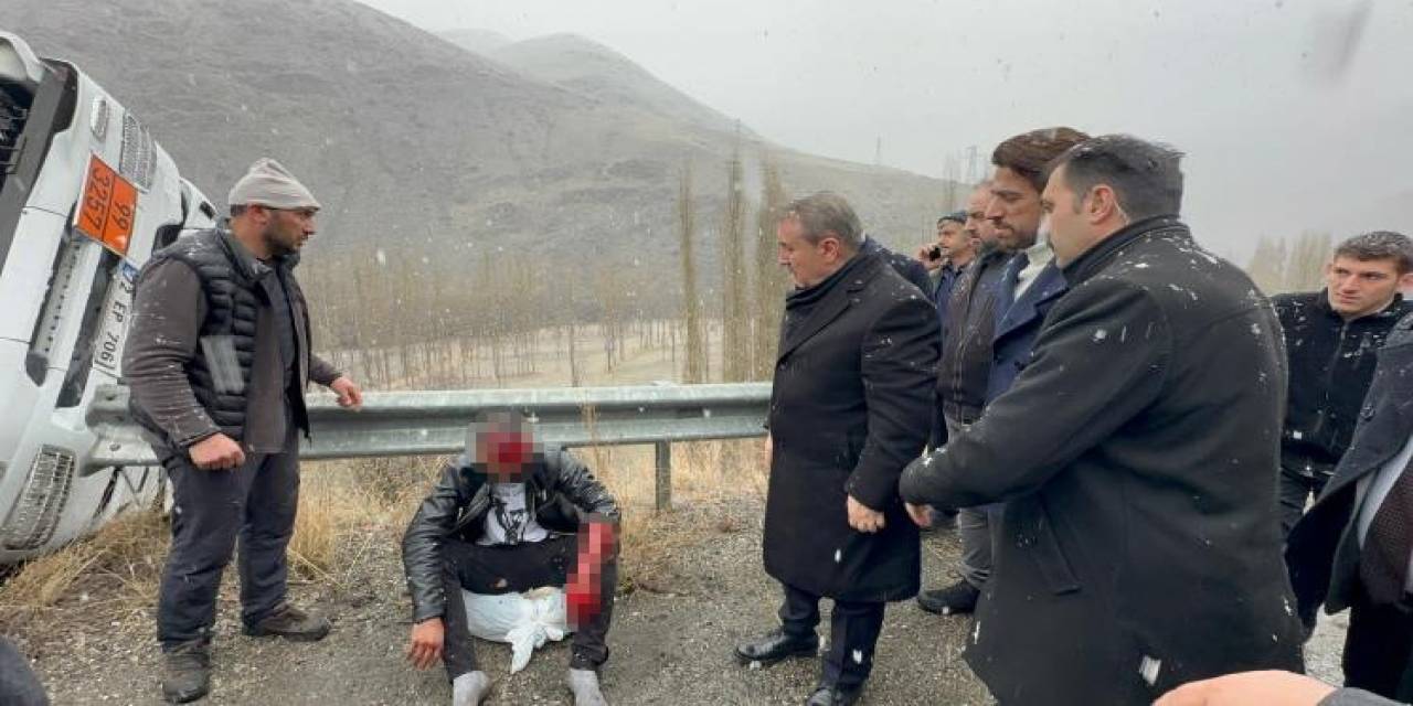 Bbp Genel Başkanı Destici Kaza Yapan Tır Sürücüsüne Yardım Etti