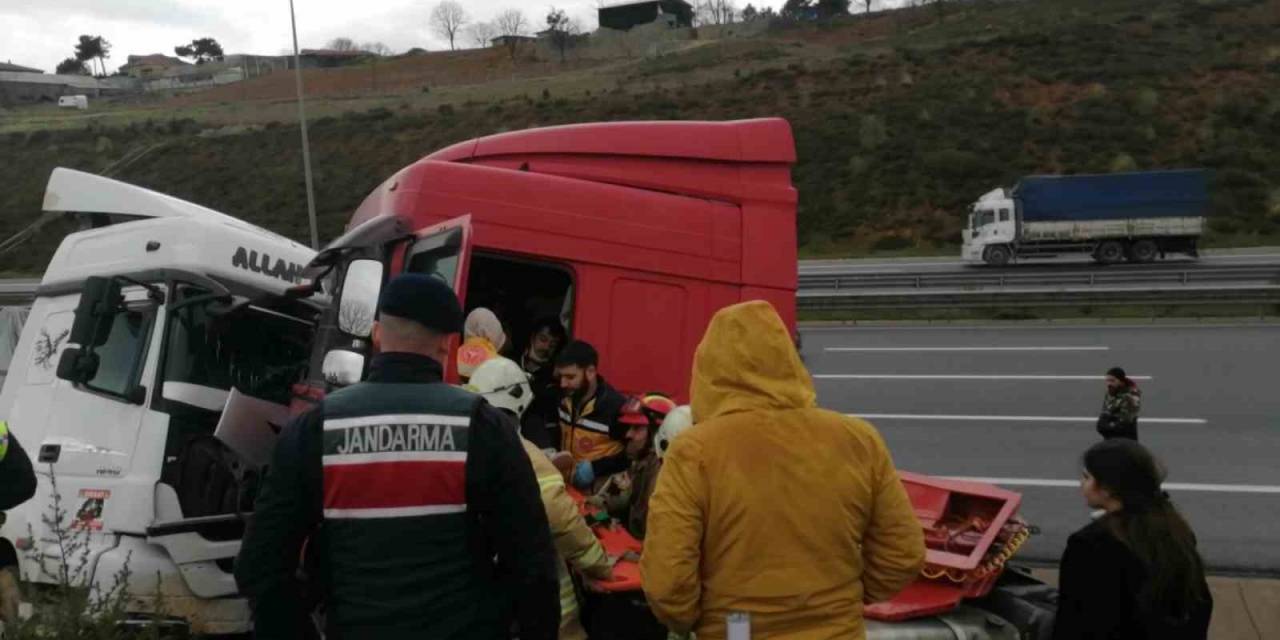Pendik’te İki Tır Çarpıştı: 1 Yaralı