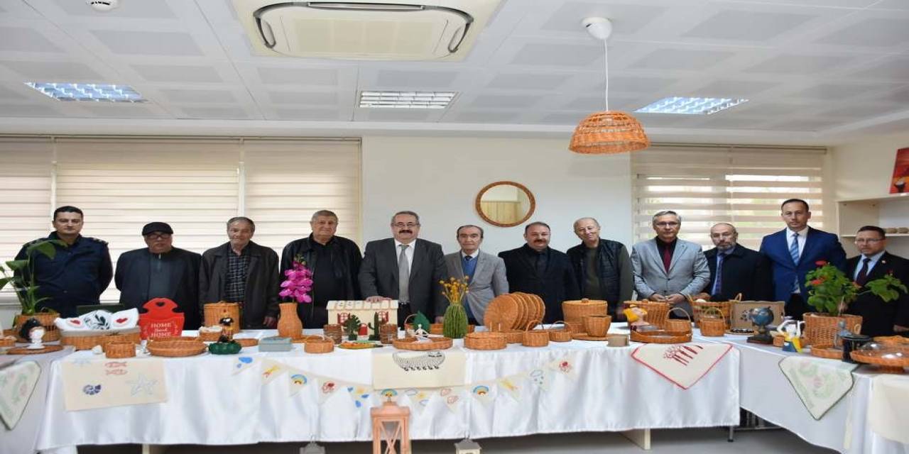 Yaşlılar Hünerlerini Sergiledi