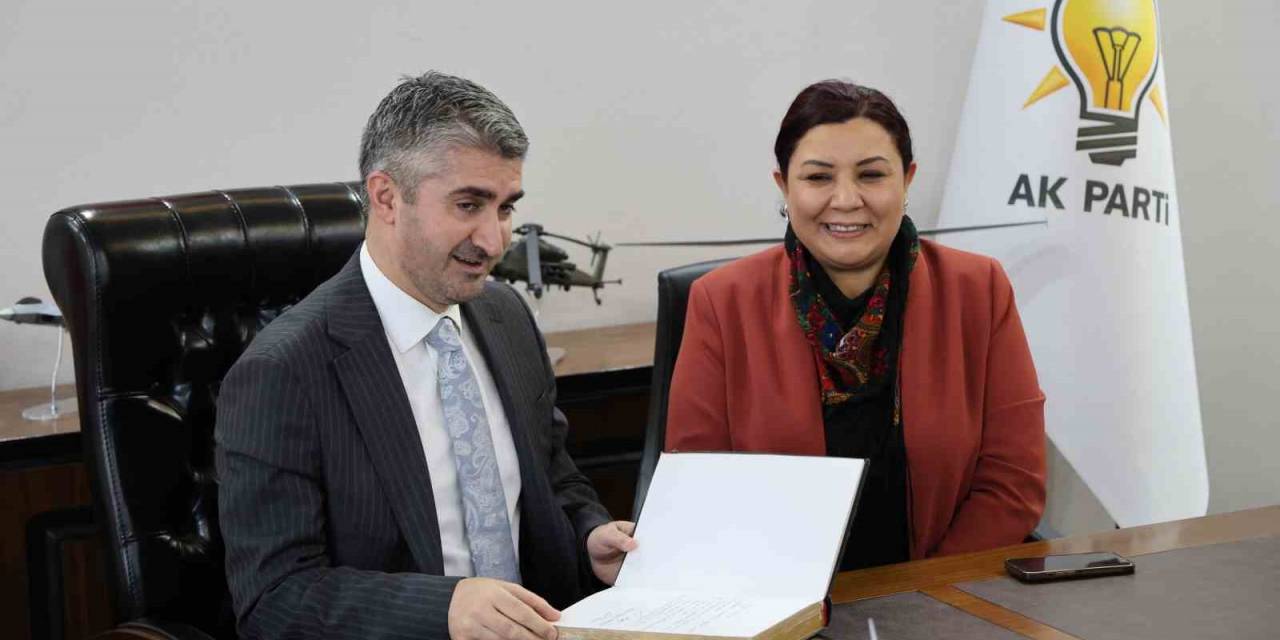 Bakan Yardımcısı Tarıkdaroğlu, Ak Parti Kırşehir İl Başkanlığını Ziyaret Etti