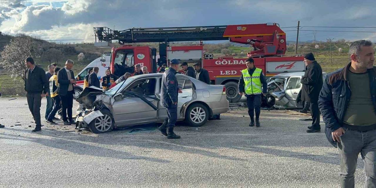 Adıyaman’da İki Otomobil  Çarpıştı: 1 Ölü, 3 Yaralı