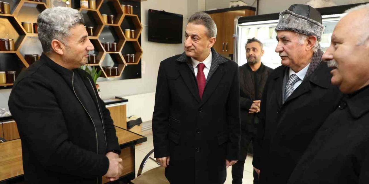 Vali Karaömeroğlu, Ahlat’ta Esnafları Ziyaret Etti