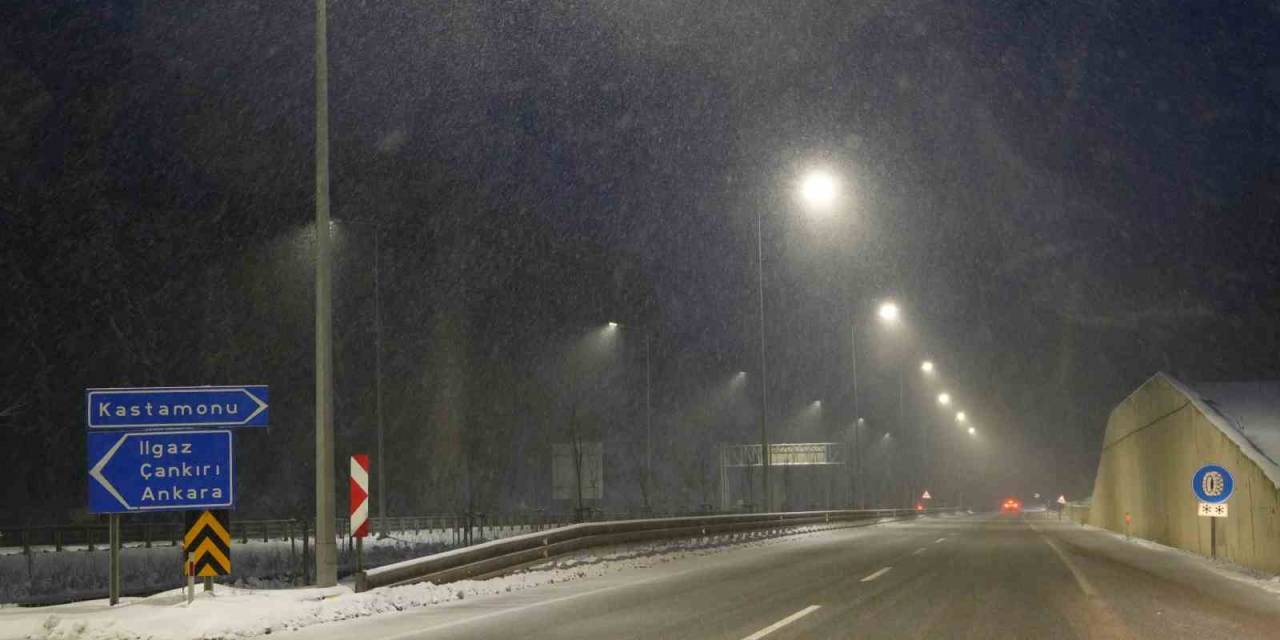 Kastamonu’nun Yüksek Kesimlerinde Kar Yağışı Etkili Oldu