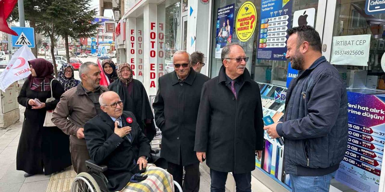 Devrilen Ağaç Altında Kalarak Yaralanan Başkan Adayı Tekerlekli Sandalyeyle Seçim Çalışmalarına Başladı