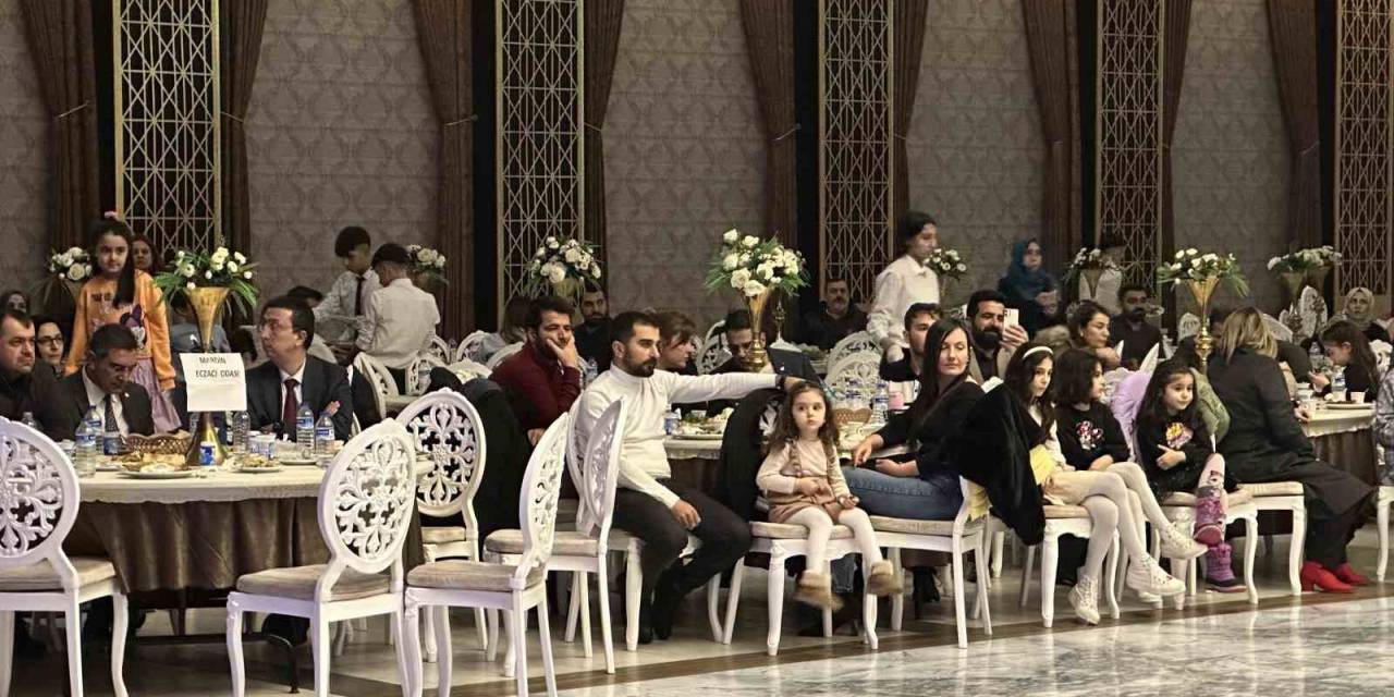 Diyarbakır’da Eczacılar İftar Yemeğinde Buluştu