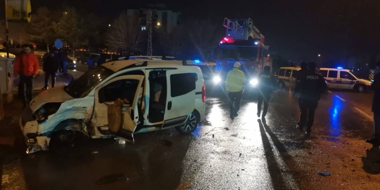 Nevşehir’de 14 Aracın Karıştığı Zincirleme Trafik Kazası: 3’ü Ağır 7 Yaralı