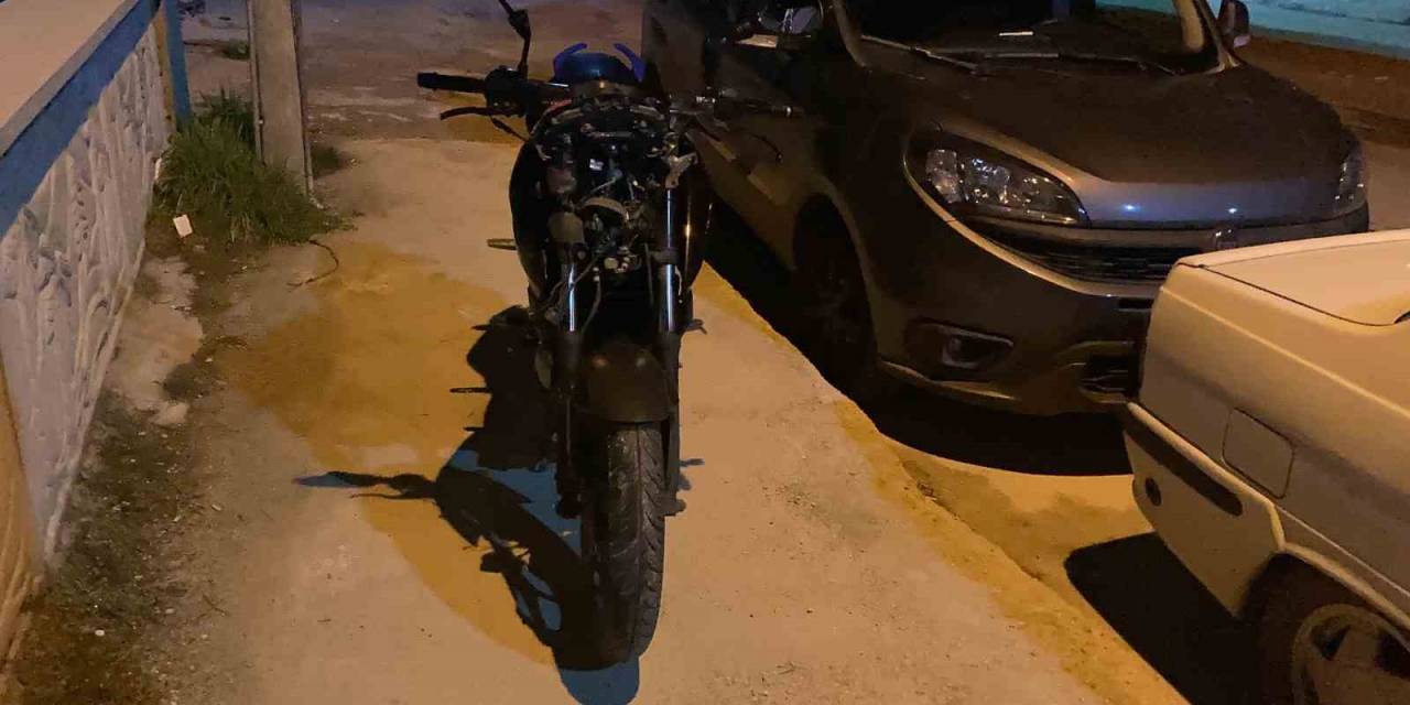 Alkollü Motosiklet Sürücüsü Kaldırıma Çıkıp Direğe Çarptı