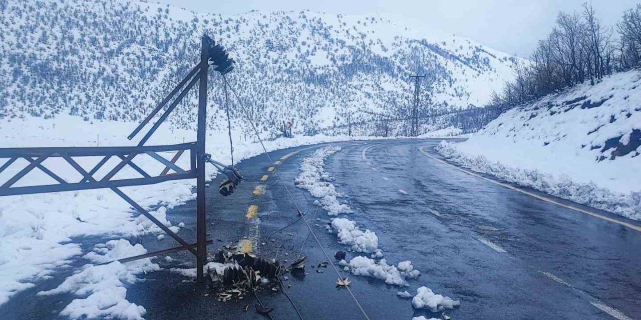 Şırnak’ta Olumsuz Hava Şartlarına Rağmen Elektrik Arızası Giderildi