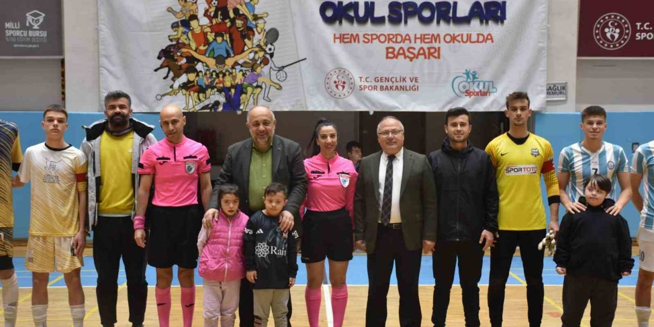 Afyonkarahisar’da Futsal Grup Müsabakaları Başladı