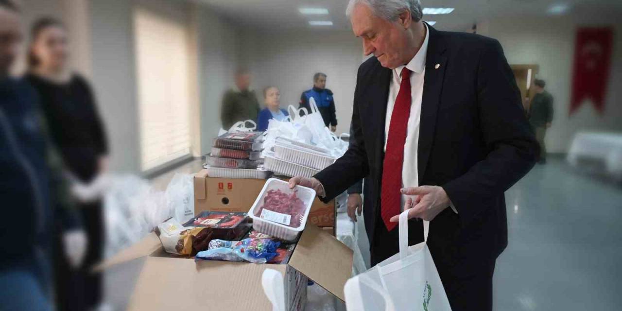 Bozüyük Belediyesi’nden İhtiyaç Sahibi Ailelere Nakdi Ve Bayram Paketi Desteği