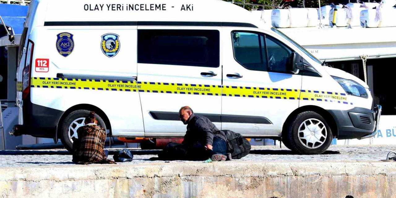 Acılı Baba Oğlunun Cenazesine Sarılıp Ağladı