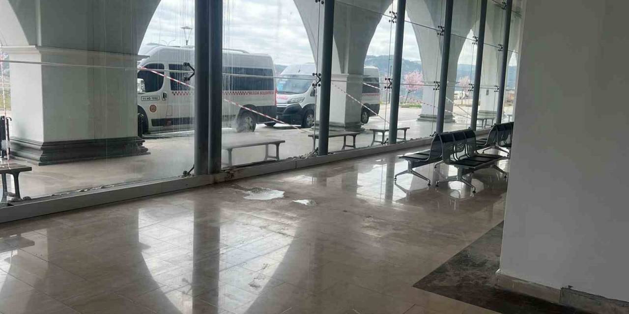 Bilecik Otogarı’nın Tavanı Yine Aktı