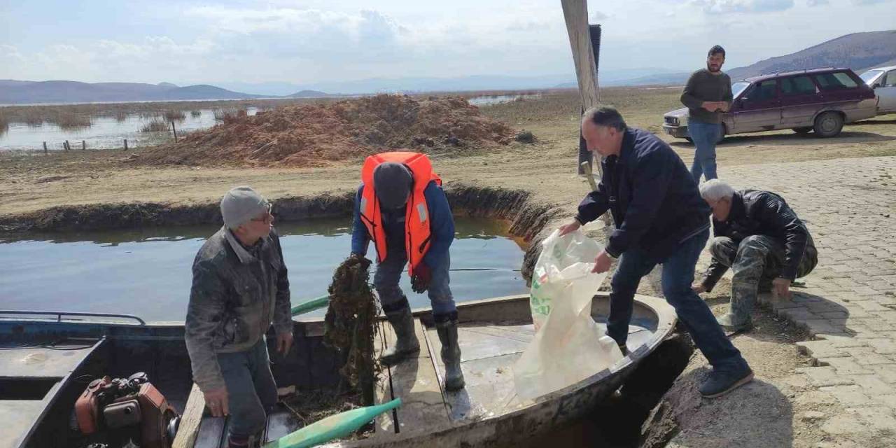 Av Yasağına Rağmen Göllere Serilen Balıkçı Ağları Ve Pinterler Toplanıyor