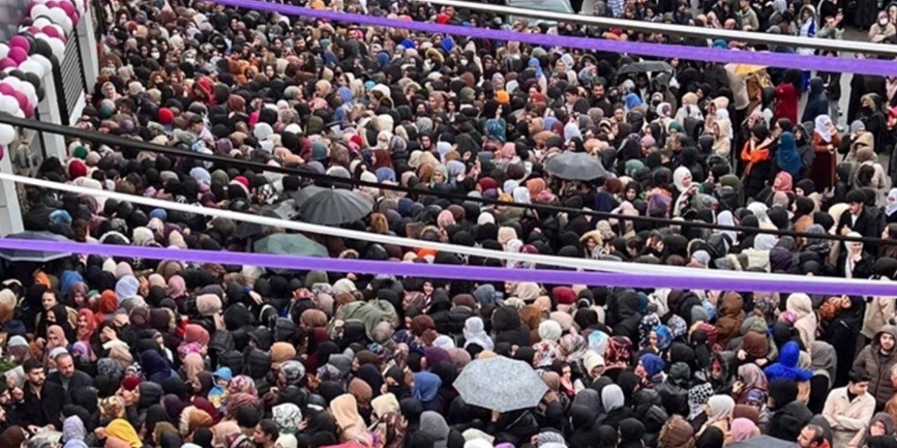 Batman’da Çeyiz Mağazasında İndirim İzdihamı