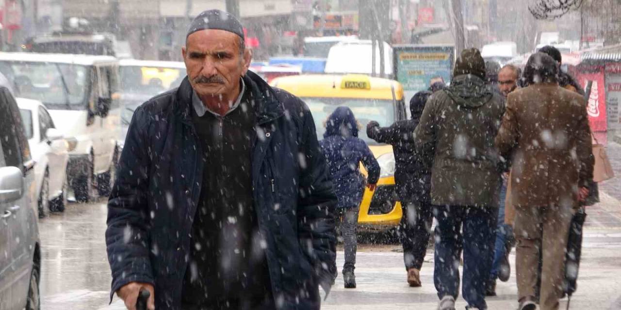 Van’da Yoğun Kar Yağışı