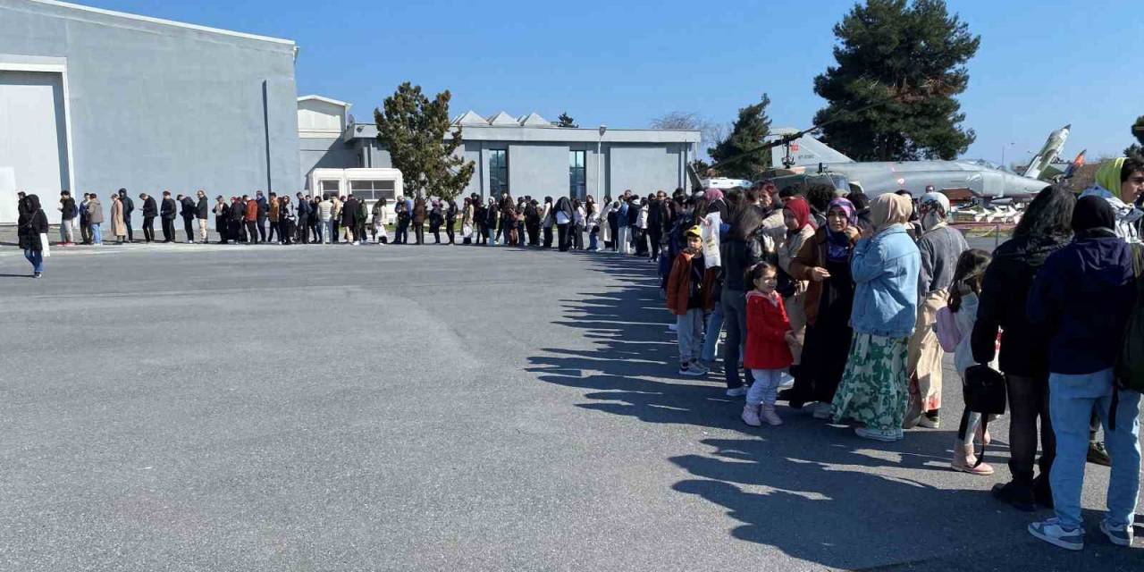 Bakırköy’de Solotürk Ekibine Yoğun İlgi
