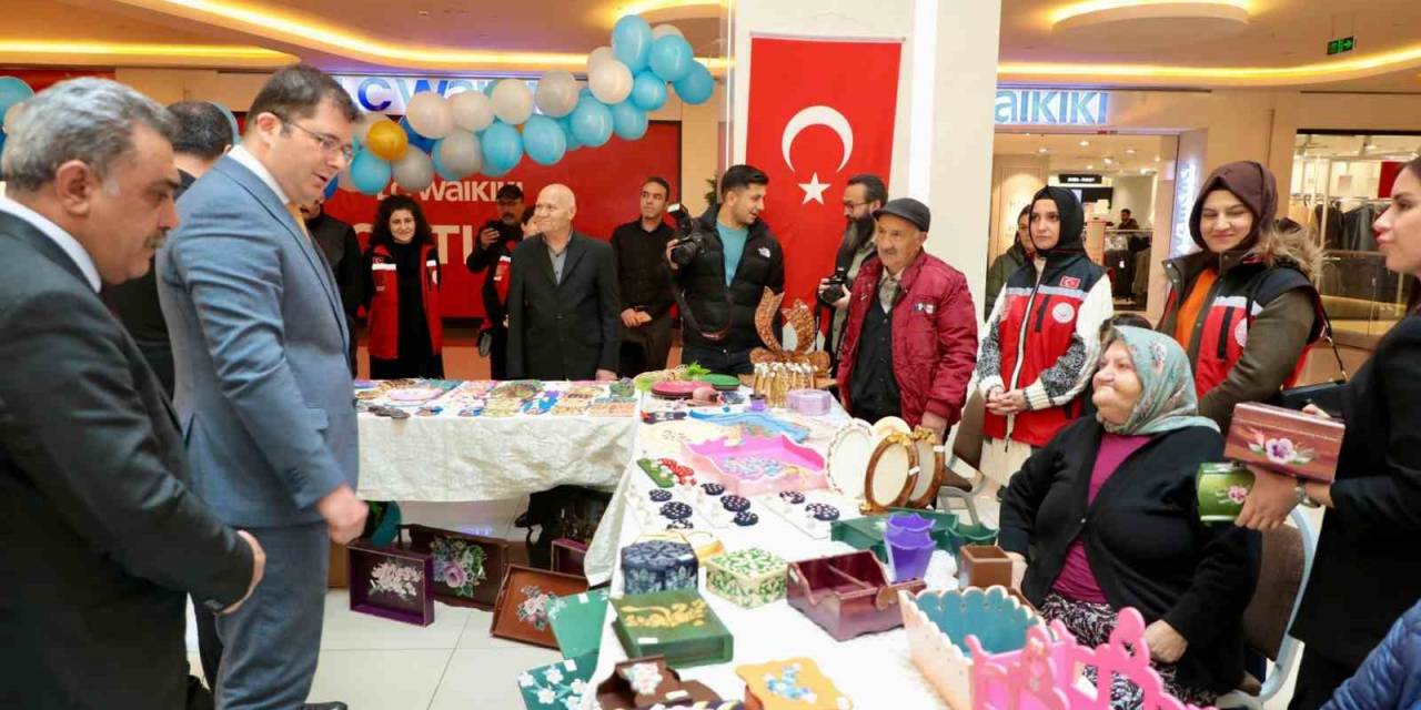 "Yaşlılarımızın El Emeği" Sergisi Açıldı