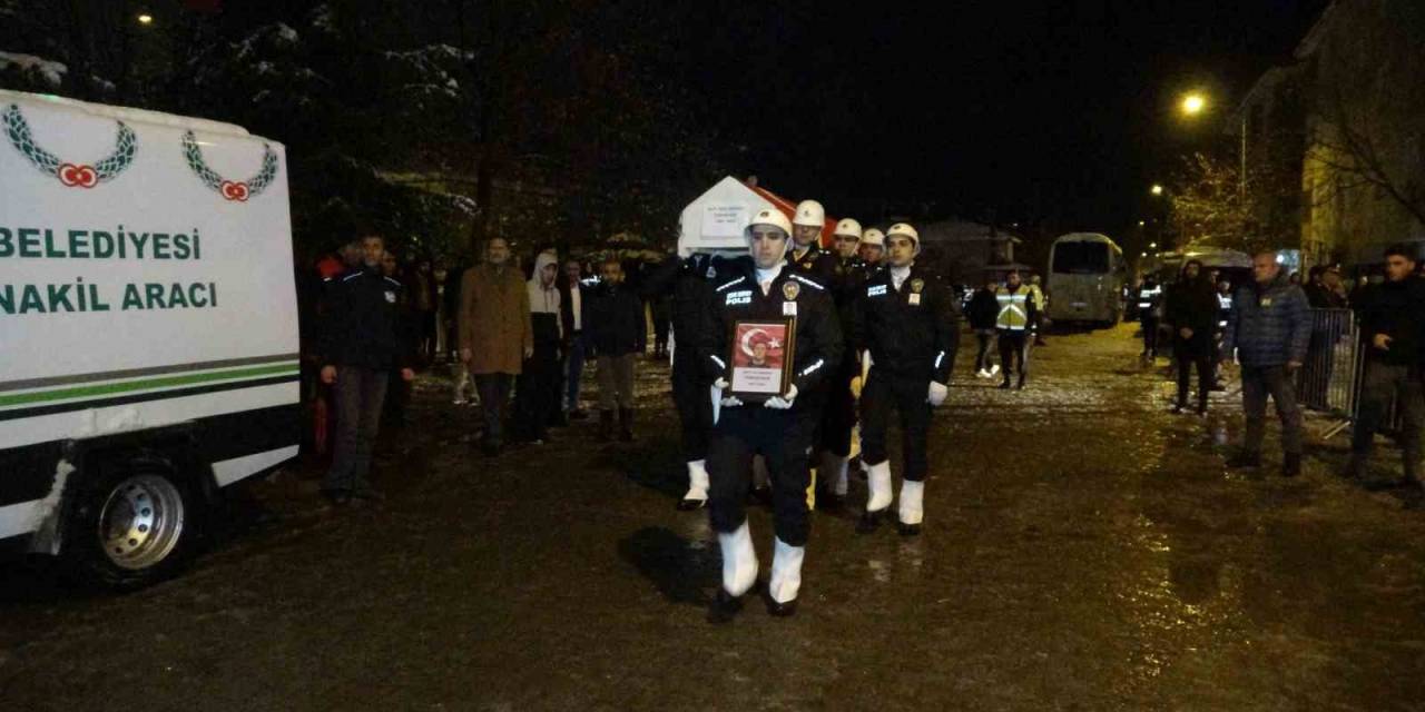 Kazada Şehit Olan Bingöllü Polis Son Yolculuğuna Uğurlandı