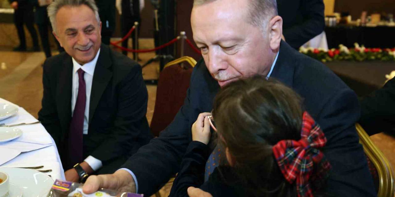 Cumhurbaşkanı Erdoğan: "Türkiye Ekonomisinin Lokomotifi Olan İstanbul’u Belediyecilik Hizmetlerinde Tekrar Zirveye Taşıyacağız"