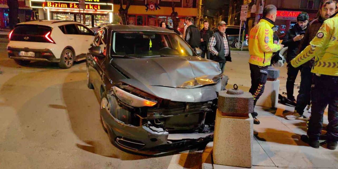 Bursa’da Otomobille Motosikletin Çarpıştığı Feci Kaza Kamerada